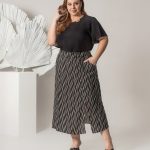 BLUSA EM VISCOSE COM FIVELA - SAIA MIDI ESTAMPADA