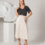 BLUSA ESTAMPADA - SAIA MIDI EM LINHO